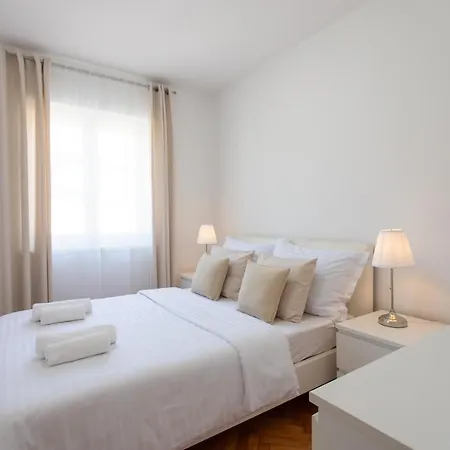 Apt Sara - Classy 100 M2 W Balcony 2 Min To Beach *