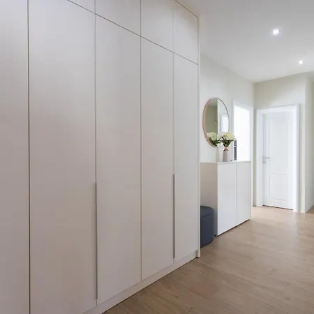 公寓 Apt Sara - Classy 100 M2 W Balcony 2 Min To Beach