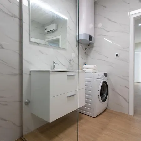 公寓 Apt Sara - Classy 100 M2 W Balcony 2 Min To Beach *