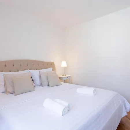 Apt Sara - Classy 100 M2 W Balcony 2 Min To Beach 公寓