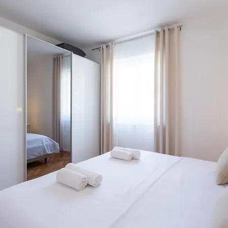 Apt Sara - Classy 100 M2 W Balcony 2 Min To Beach 公寓